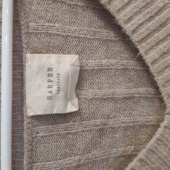 Harper‎ Heritage women's medium camel lightweight long sleeve v-neck sweater - Picture 3 of 4